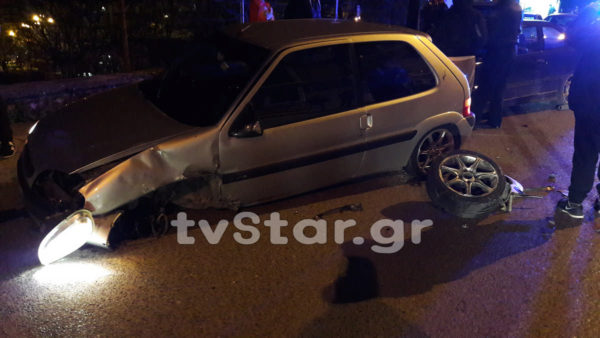 Λαμία: Μιλούσε στο κινητό και προκάλεσε καραμπόλα (φωτογραφίες)