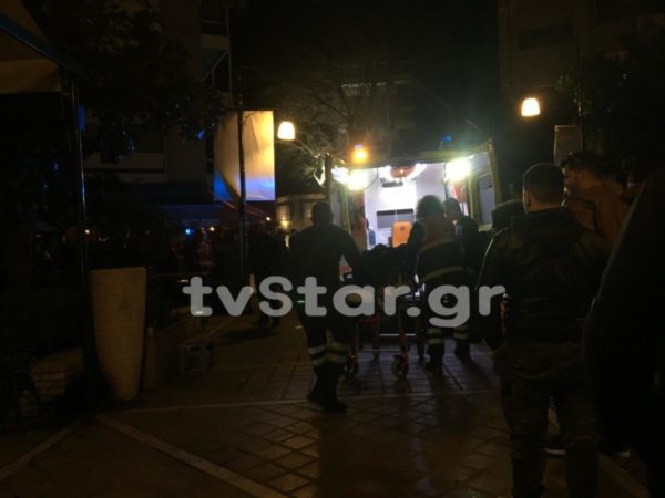 Λαμία:  Νεαρός κατέρρευσε στην πλατεία Ελευθερίας. (φωτο)