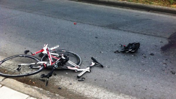 Έπεσε από το ποδήλατό του και σκοτώθηκε