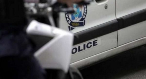 Λαμία: Κυρία με πολυτελές αυτοκίνητο τράκαρε με συμβατικό της αστυνομίας