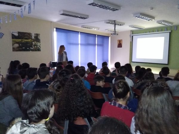 Eκδήλωση με θέμα «ΟΧΙ ΣΤΗ ΒΙΑ, ΝΑΙ ΣΤΗ ΦΙΛΙΑ!» στο 18ο Δημοτικό Σχολείο Λαμίας.