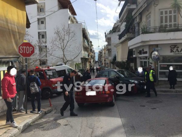 Τροχαίο στο κέντρο της Λαμίας. Παραβίασε το Stop. (φώτο και video)