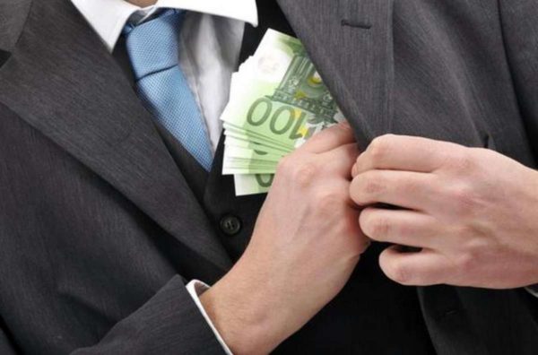 Συνελήφθη για να αφεθεί ελεύθερος ο Λαμιώτης ασφαλιστής