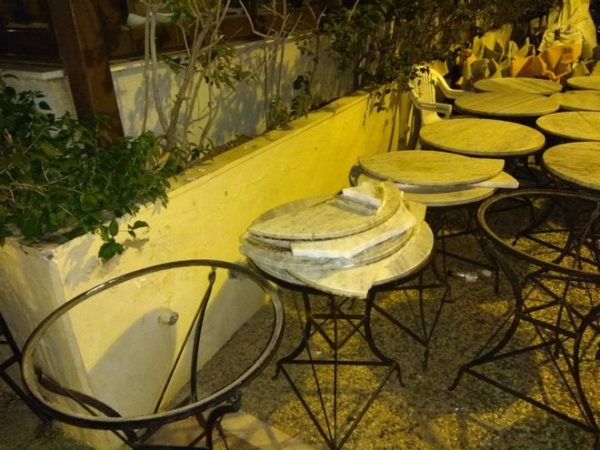 Επεισόδια και συμπλοκές μεταξύ οπαδών σε καφετέρια στο Μοσχάτο – 3 τραυματίες