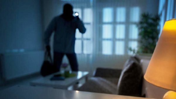 Συνελήφθη 1 χρόνο μετά για άγρια ληστεία με βιασμό στο Περιστέρι