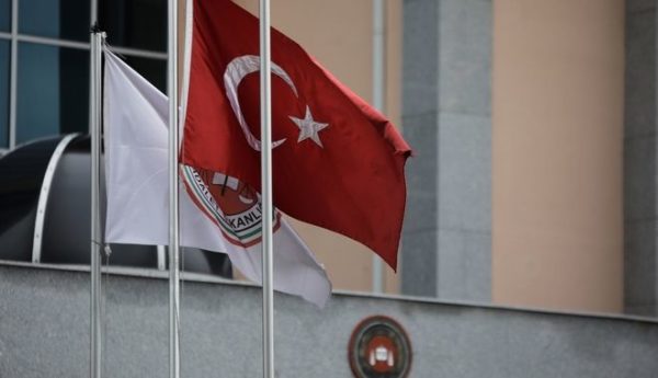 ‘Καθαρά’ τα κινητά των δύο στρατιωτικών