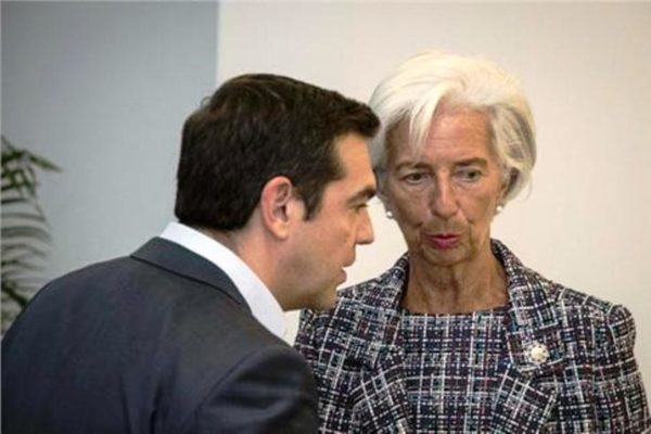 Βόμβα από ΔΝΤ: «Ψαλίδι» σε αφορολόγητο και συντάξεις από το 2019