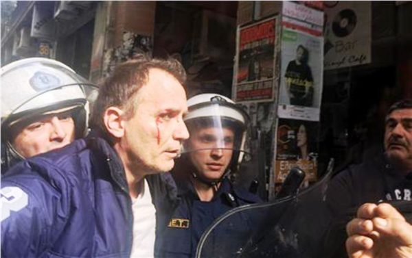 Αστυνομική βία κατά διαδηλωτών για τους πλειστηριασμούς
