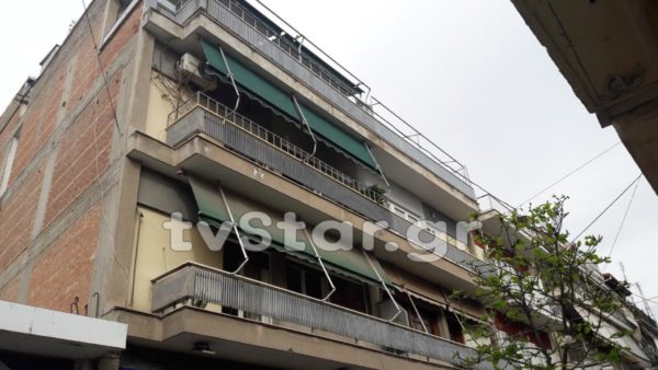 Φωτιά σε διαμέρισμα στο κέντρο της Λαμίας (φωτο)