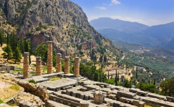 Υπογράφηκε η Προγραμματική Σύμβαση για την ανάπτυξη των μονοπατιών στο Δήμο Δελφών