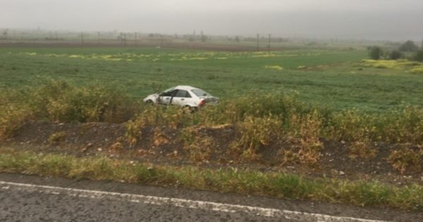 ΙΧ τούμπαρε και κατέληξε στα χωράφια