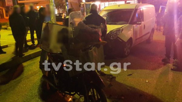 Τροχαίο με ντελιβερά στη Λαμία στο νοσοκομείο ο οδηγός. (φώτο)