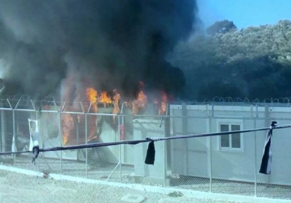 Εξαγριώθηκαν οι πρόσφυγες στα Οινόφυτα. Άγρια επεισόδια