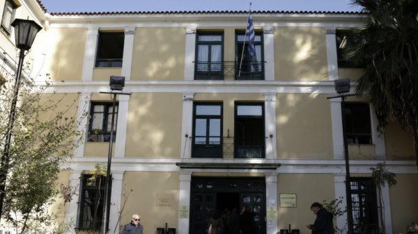 Προβληματισμός στην ΕΛΑΣ για τη βόμβα που έβαλαν αναρχικοί στην Ευελπίδων