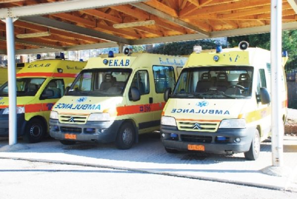Αγορά 17 ασθενοφόρων και κινητών μονάδων από την Περιφέρεια Στερεάς Ελλάδας για το ΕΚΑΒ
