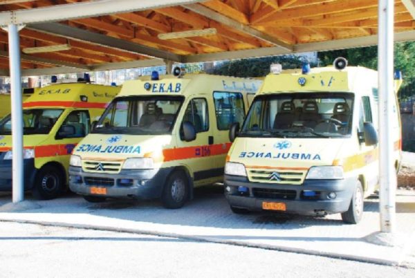 17 ασθενοφόρα και κινητές μονάδες από την Περιφέρεια Στερεάς στο ΕΚΑΒ (video)