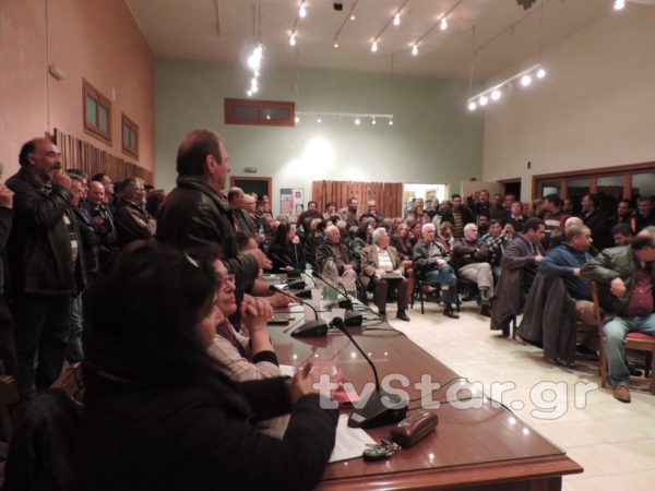 Πάνω από διακόσιοι κάτοικοι χθες στο Δημοτικό Συμβούλιο Καρύστου για τις ανεμογεννήτριες