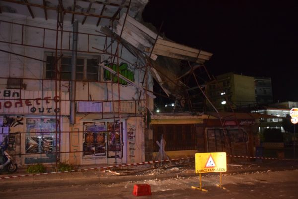 Κατέρρευσε τμήμα της Δημοτικής Αγοράς Χαλκίδας(φωτο&video)