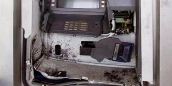 Ανατίναξαν ΑΤΜ στα Οινόφυτα. Με “άδεια” χέρια οι δράστες (φωτογραφίες)