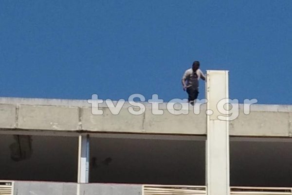 Αστυνομικός σώζει 33χρονο άνδρα λίγο πριν “φουντάρει” στο κενό. (φώτο και video)