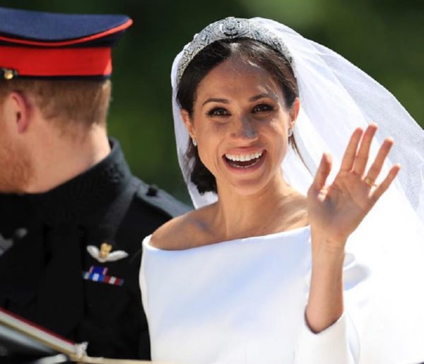 Γιατί η Meghan Markle πρέπει να υποκλίνεται μπροστά στην Kate Middleton;
