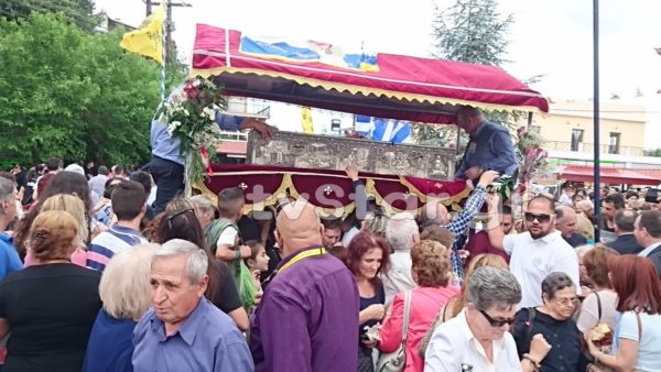 Χιλιάδες οι πιστοί και από διάφορες χώρες του κόσμου στον Άγιο Ιωάννη τον Ρώσσο (video)