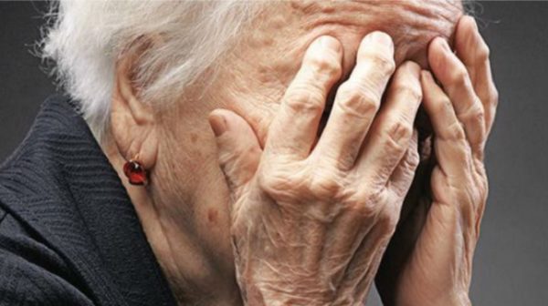 Εισβολή κακοποιών σε σπίτι ηλικιωμένων στον Χολαργό