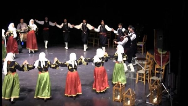 “Γαϊτανάκι μου πλεγμένο, στην ανέμη τυλιγμένο”: Εκδήλωση του Πολιτιστικού Συλλόγου Καλυβίων
