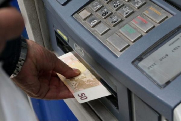Capital controls: 5.000 ευρώ το όριο αναλήψεων–Δείτε από πότε ισχύουν οι αλλαγές