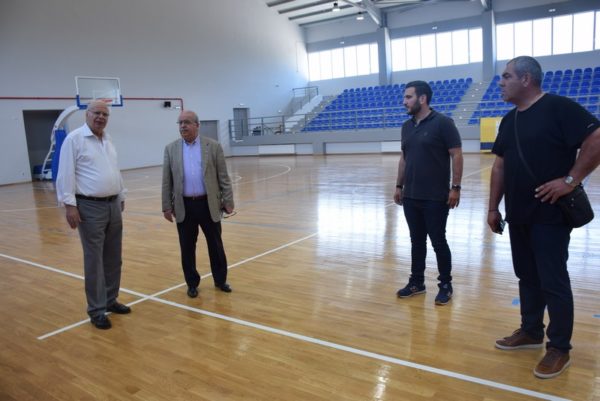 Ξενάγηση του Γ. Βασιλακόπουλου στο κλειστό του Βασιλικού