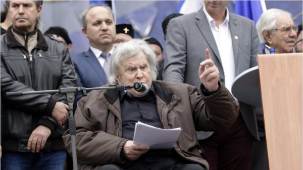Μίκης Θεοδωράκης σε Τσίπρα: Τι σου λέει όταν σε συγχαίρουν αυτοί για τους οποίους φώναζες «κάτω οι δολοφόνοι»;