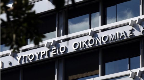Δεν δέχονται κουβέντα για αλλαγές στις συντάξεις οι θεσμοί