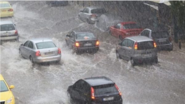 Συνεχίζεται η κακοκαιρία από τη «Νεφέλη»: Στην επικίνδυνη ζώνη η Μάνδρα – Ποιες άλλες περιοχές θα επηρεαστούν