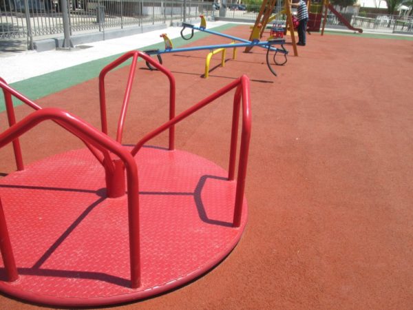 Παιδική Χαρά και στην Κεντρική Πλατείας Θήβας
