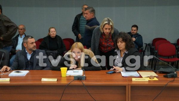 Βροχή παραιτήσεων στο δημοτικό συμβούλιο Χαλκιδέων. Αναβλήθηκε συνεδρίαση (video)
