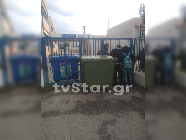 Δεν υπάρχουν καθηγητές και τα παιδιά περνούν την ώρα τους στις καφετέρειες