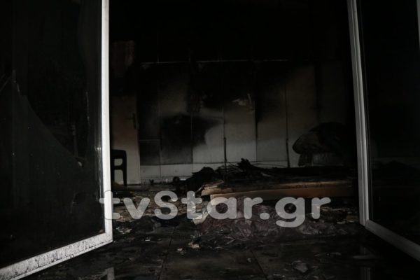 Λαμία: Σπίτι παραδόθηκε στις φλόγες. (φώτο)
