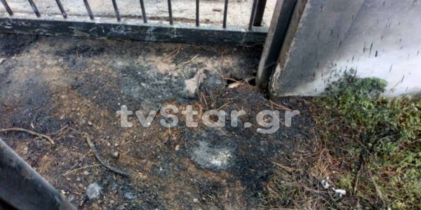 Εμπρηστικός μηχανισμός τύλιξε στις φλόγες περιπολικό στη Θήβα (video-photo)