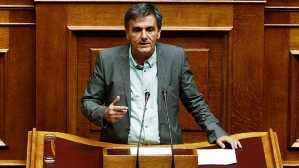 Παρέμβαση Τσακαλώτου: Δεν καταργείται ο νόμος Κατσέλη