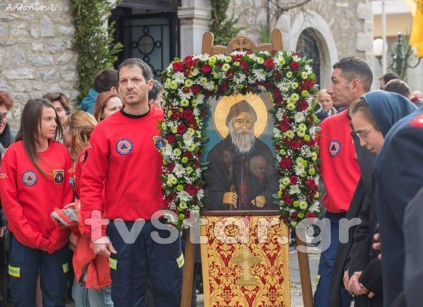 Με την παρουσία έξι Μητροπολιτών γιόρτασαν τον Άγιο Πορφύριο. Έκαναν στάση και στο σπίτι του (video)