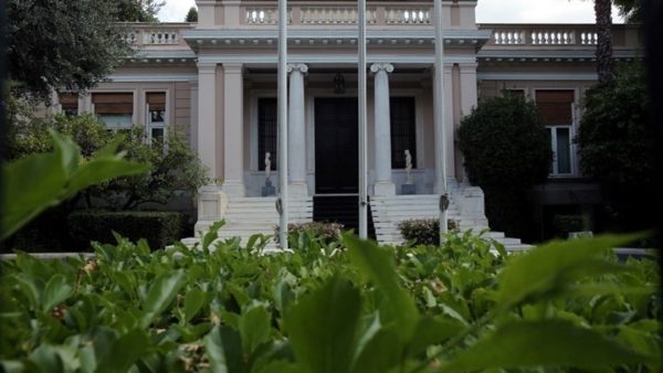 Να απαντήσει εάν έχει αλλάξει στάση για τη Συμφωνία των Πρεσπών καλεί το Μαξίμου τον Στ. Θεοδωράκη