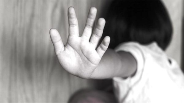 Φρίκη στα Χανιά: Νάρκωνε τον πατέρα και βίαζε την 13χρονη κόρη