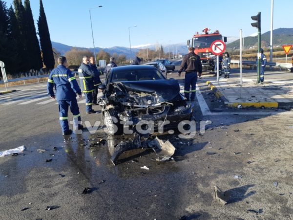 ΕΚΤΑΚΤΟ: Σοβαρό τροχαίο με τραυματίες στην Μακρακώμη (φωτο)