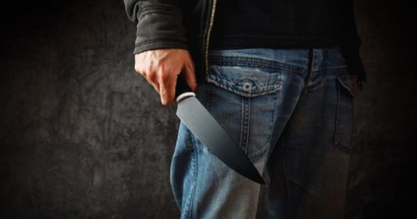 33χρονος ο ληστής ηλικιωμένης στη Στυλίδα. Την είχε απειλήσει με μαχαίρι.
