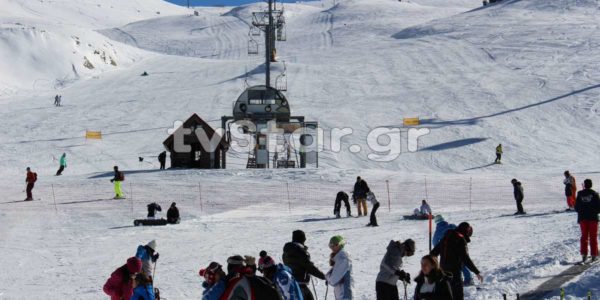 Άνοιξε το Χιονοδρομικό κέντρο Παρνασσού. Ιδανικές οι καιρικές συνθήκες για χιονοδρόμους και επισκέπτες (video-photo)