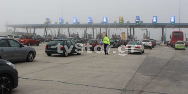 Όπου φύγει φύγει για τις γιορτές. Αυξημένη η κίνηση στην Εθνική οδό Αθηνών Λαμίας (video-photo)