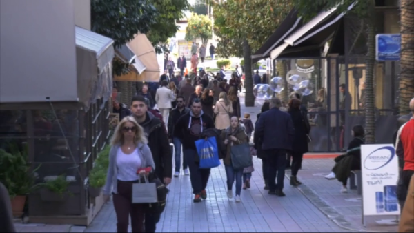 Πότε ξεκινούν οι χειμερινές εκπτώσεις- Τι λένε οι έμποροι της Λαμίας για την αγοραστική κίνηση στις γιορτές (video)