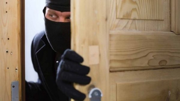 Λαμία: Οι γείτονες αντιλήφθηκαν τον κλέφτη