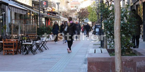 “Στριμωγμένοι”  οι καταναλωτές. Ελπίδα για τους εμπόρους της Λιβαδειάς η εορταστική της Πρωτοχρονιάς (video)
