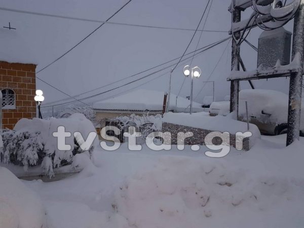 Τους 70 πόντους το χιόνι στον Κρυονερίτη και τα γύρω χωριά (εικόνες)